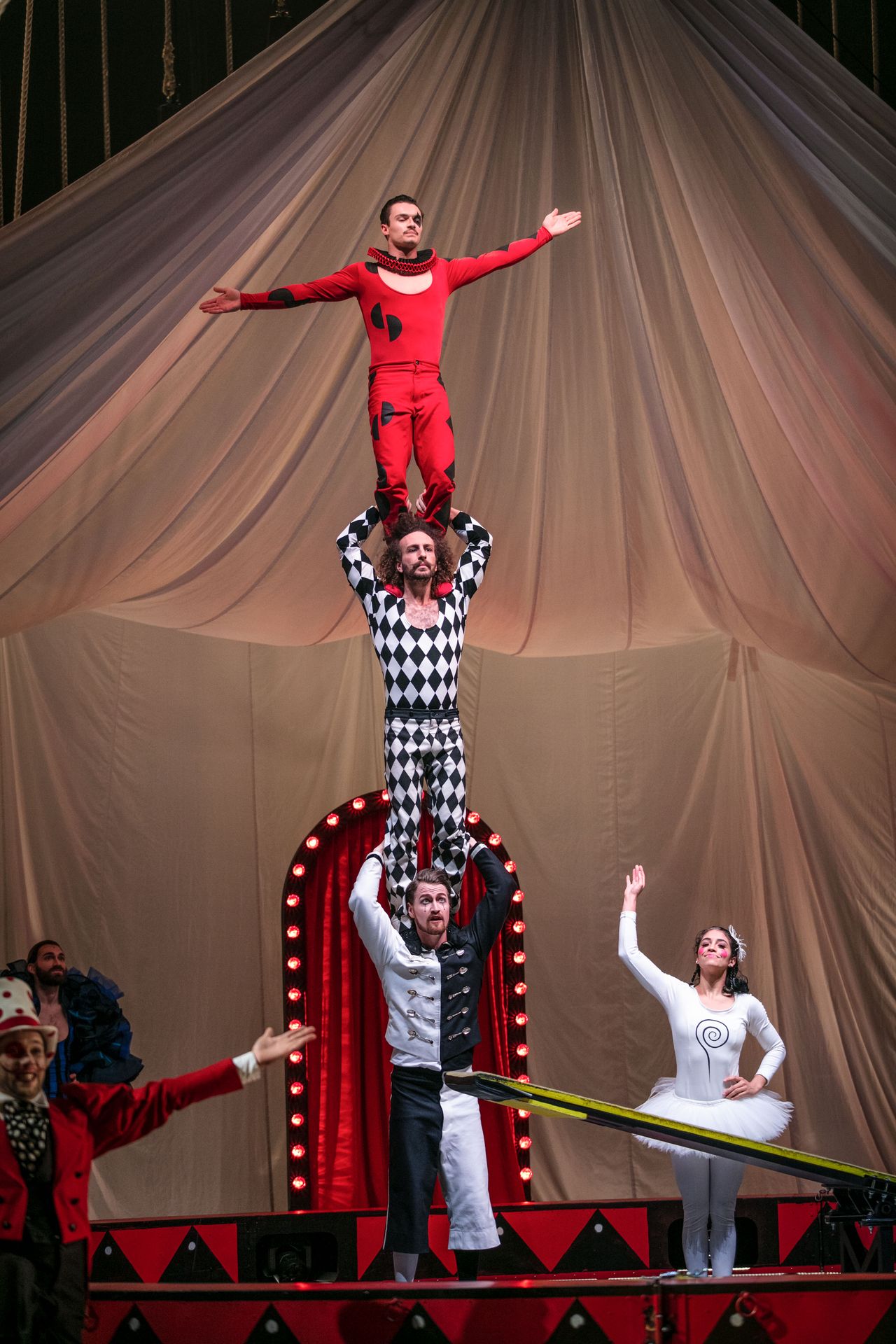 three human high, Nikolas Pulka, Andreas De Ryck, Peter Åberg, hand to hand, circus days and nights, cirkus cirkör, Malmö Opera